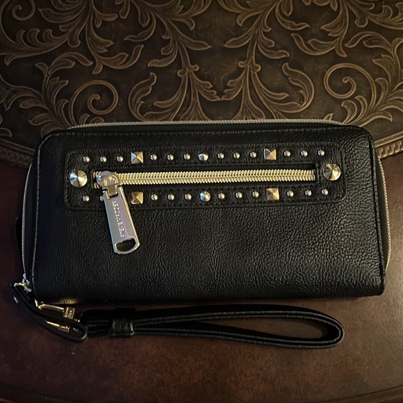 Steve Madden wristlet wallet, black w/gold accents/hardware - Picture 6 of 8